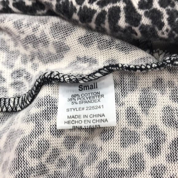 🎁 Poof New York Leopard Twist Back Long Sleeve Top - Picture 7 of 7